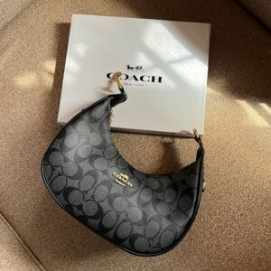 Coach Kleo Hobo – Black Signature Style with Sleek Edge