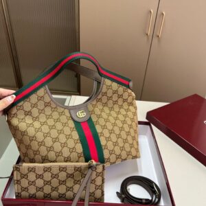 Gucci Women’s Signature Tote Bag – Luxury Everyday Carryall