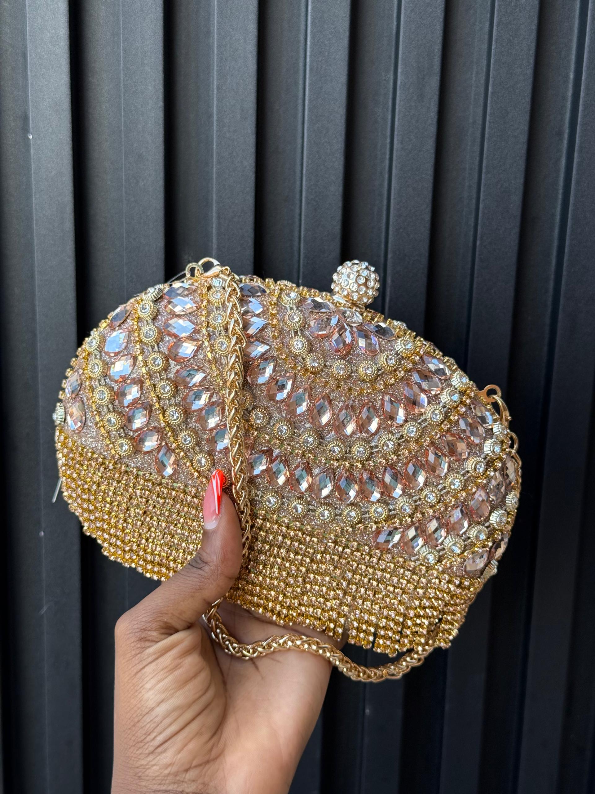 Luxury Crystal Shell Clutch Bag – Gold
